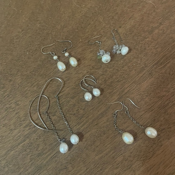 Collection of Pearl Earrings. - Picture 3 of 3